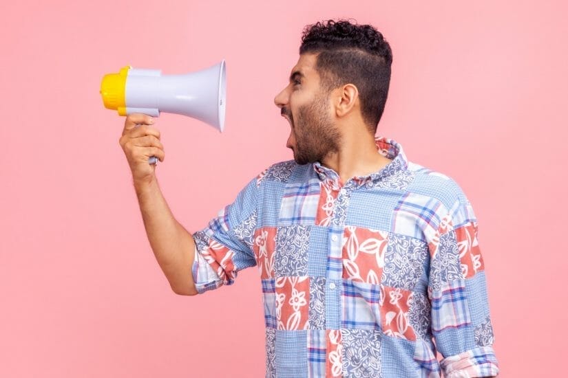 Come parlare in pubblico e superare la paura di emozionarsi troppo